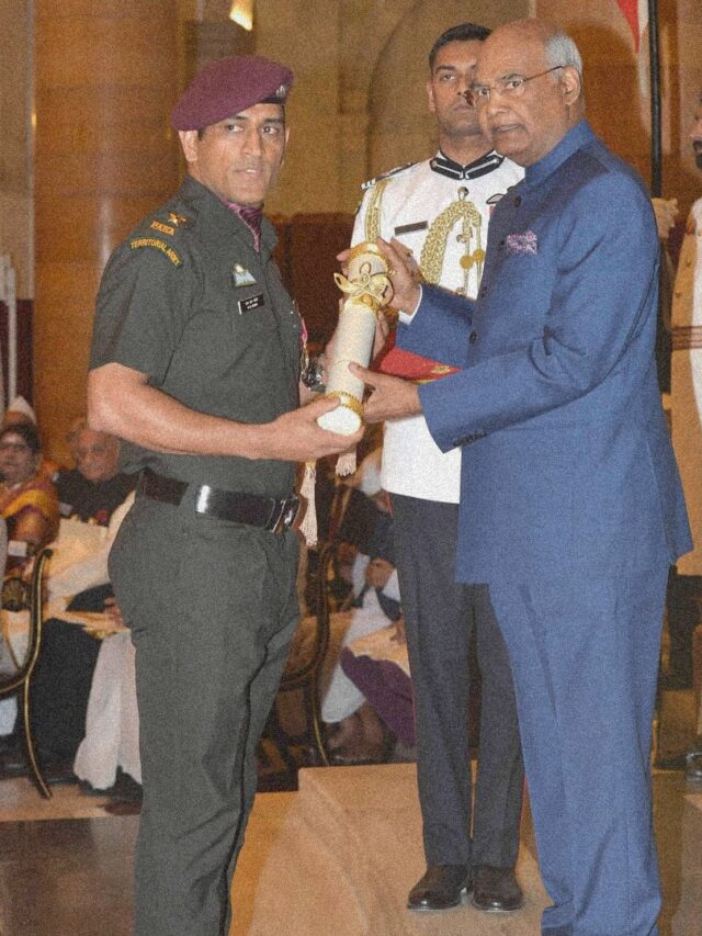 MS Dhoni Biography in 10 Points – Birth, Cricket Career, Awards & IPL Journey